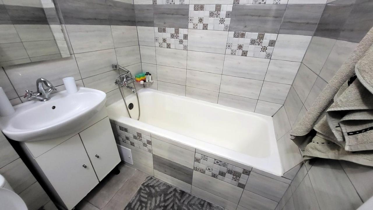 Apartament Navi أونيشتي المظهر الخارجي الصورة