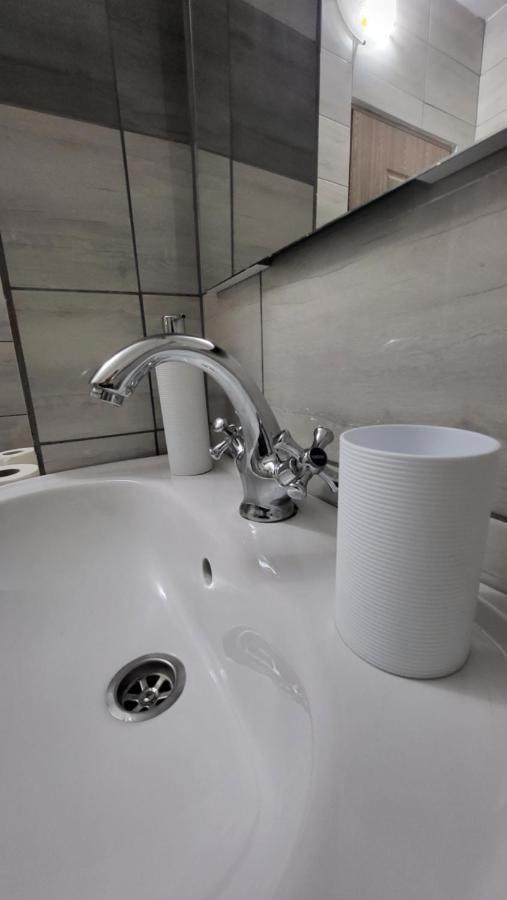 Apartament Navi أونيشتي المظهر الخارجي الصورة